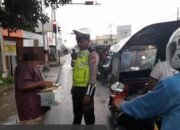 Cegah Kecelakaan, Satlantas Polres Gorontalo Beri Himbauan Kepada Peminta-minta