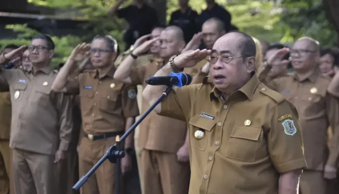Apel Perdana Pasca Libur Nasional, Adhan Dambea Tegaskan Pentingnya Disiplin Kerja