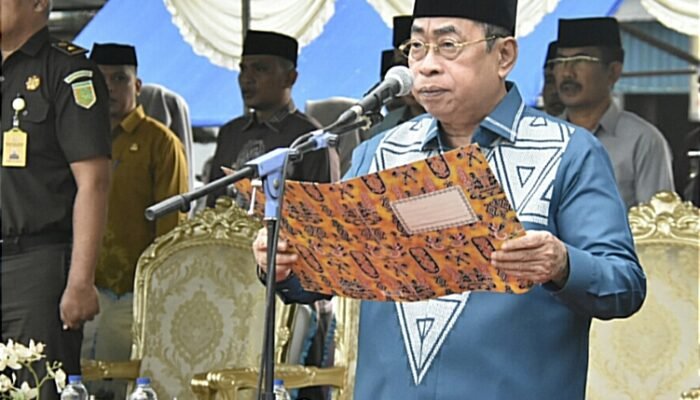 Pimpin Upacara Hardiknas 2025, Adhan Dambea Dorong Guru Wujudkan Pendidikan Bermutu