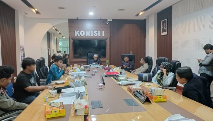 Komisi I Deprov Gorontalo Terima Aksi Mahasiswa, Soroti Mobil Plat Luar Milik Shopee Express