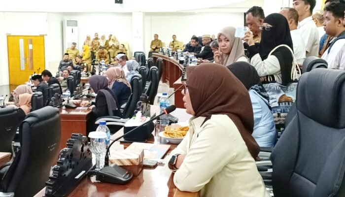 Dihadapan Gubernur, Femmy Udoki Desak Anggaran KPID dan KIP Dipertahankan