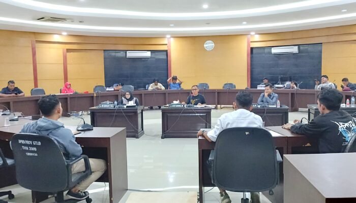 Deprov Gorontalo Didemo Aliansi Mahasiswa Kesehatan, Pimpinan DPRD Janji Kawal Aspirasi